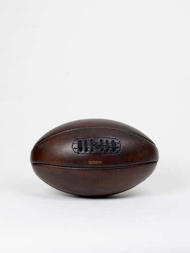 [136-16548] Ballon de rugby en cuir 1920